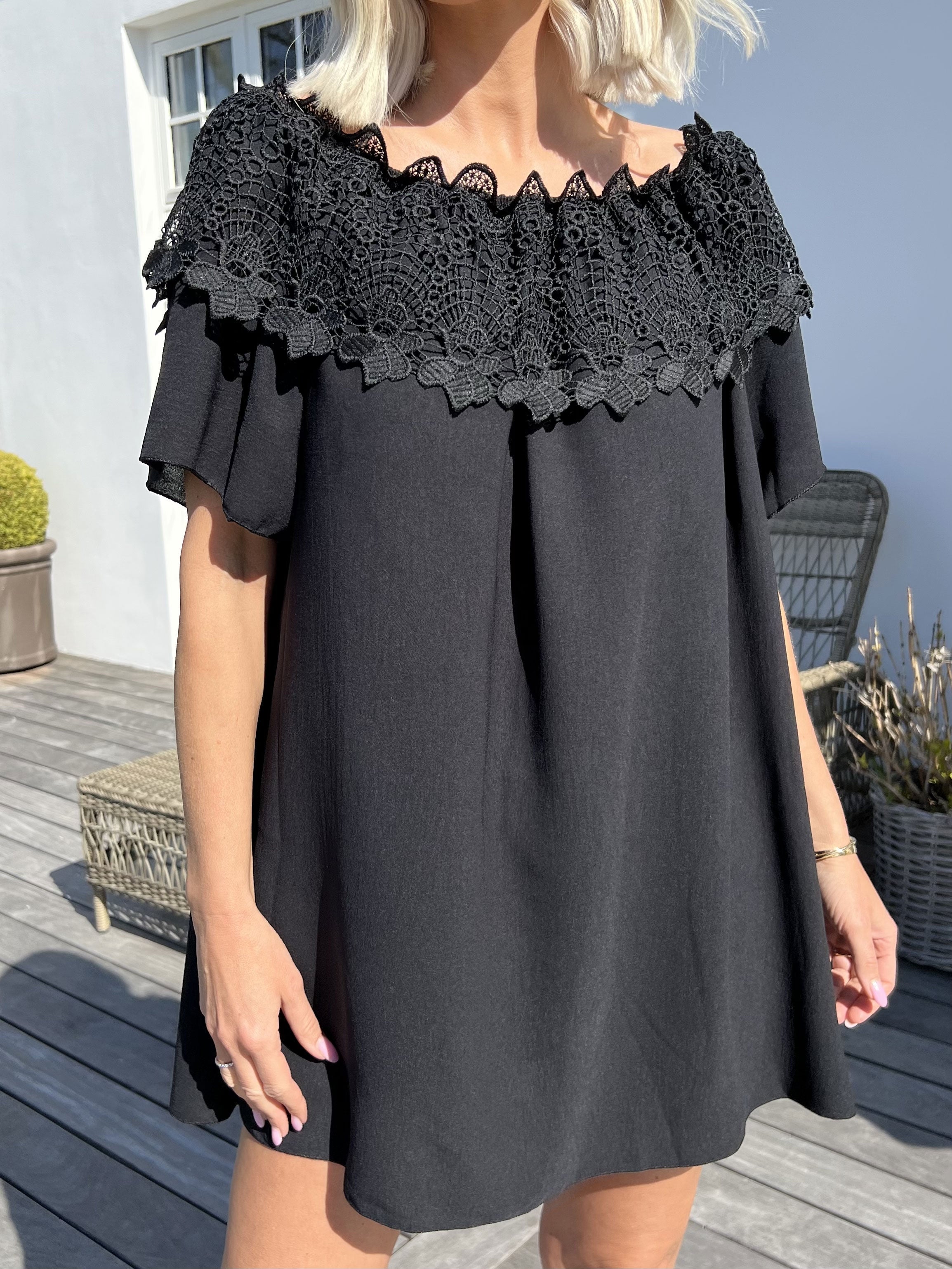 Sydney - Söt tunika utan axlar med broderier